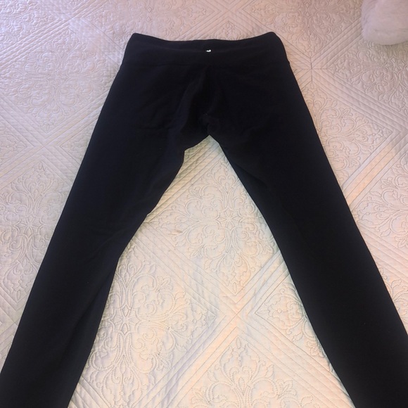 Lululemon black leggings, Wunder Under low-rise. - Picture 4 of 5